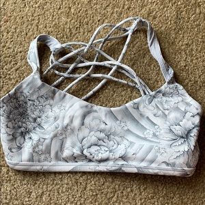 Lululemon sports bra